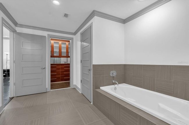 UNIT-1406 - 260 S Osceola Ave, Condo with 2 bedrooms, 3 bathrooms and null parking in ORLANDO FL | Image 19