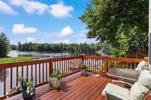 20 Pond Dr, Manchester, NH, 03103-6137 | Card Image