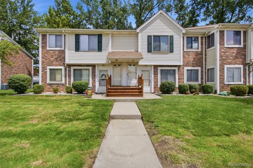 17447 Utica Oaks Ln, Roseville, MI, 48066-7736 | Card Image