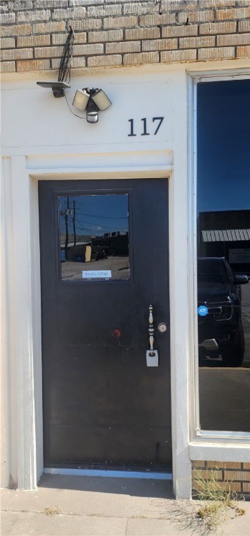 117 W Borden St, Sinton, TX, 78387-2503 | Card Image
