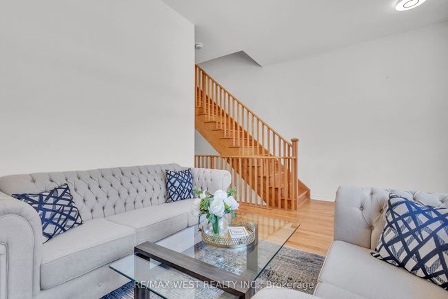 15 Quilico Rd, House attached with 5 bedrooms, 3 bathrooms and 1 parking in Vaughan ON | Image 17