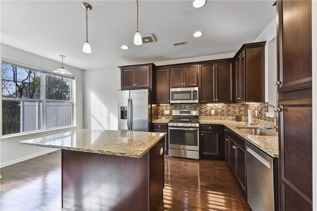 31 Lindentree Ln, Condo with 3 bedrooms, 4 bathrooms and 2 parking in Middletown NY | Image 8