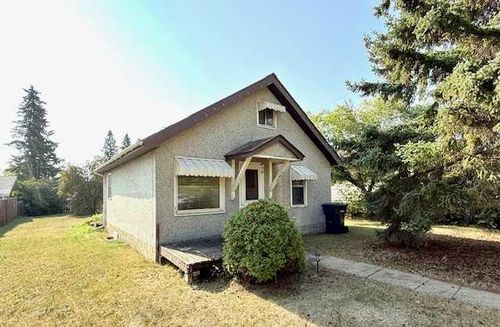 107 1 Street N, Marwayne, AB, T0B2X0 | Card Image