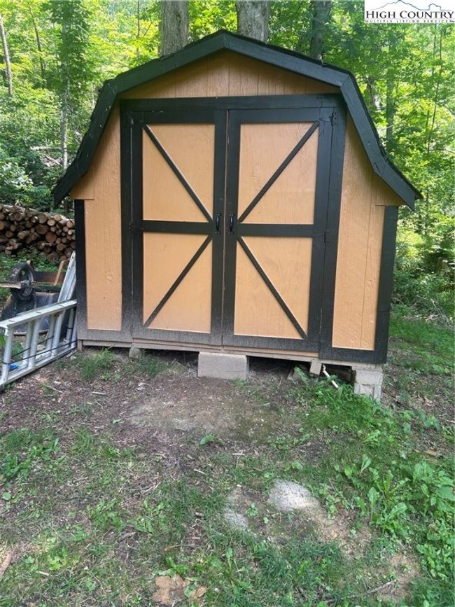 Outdoor storage! | Image 26