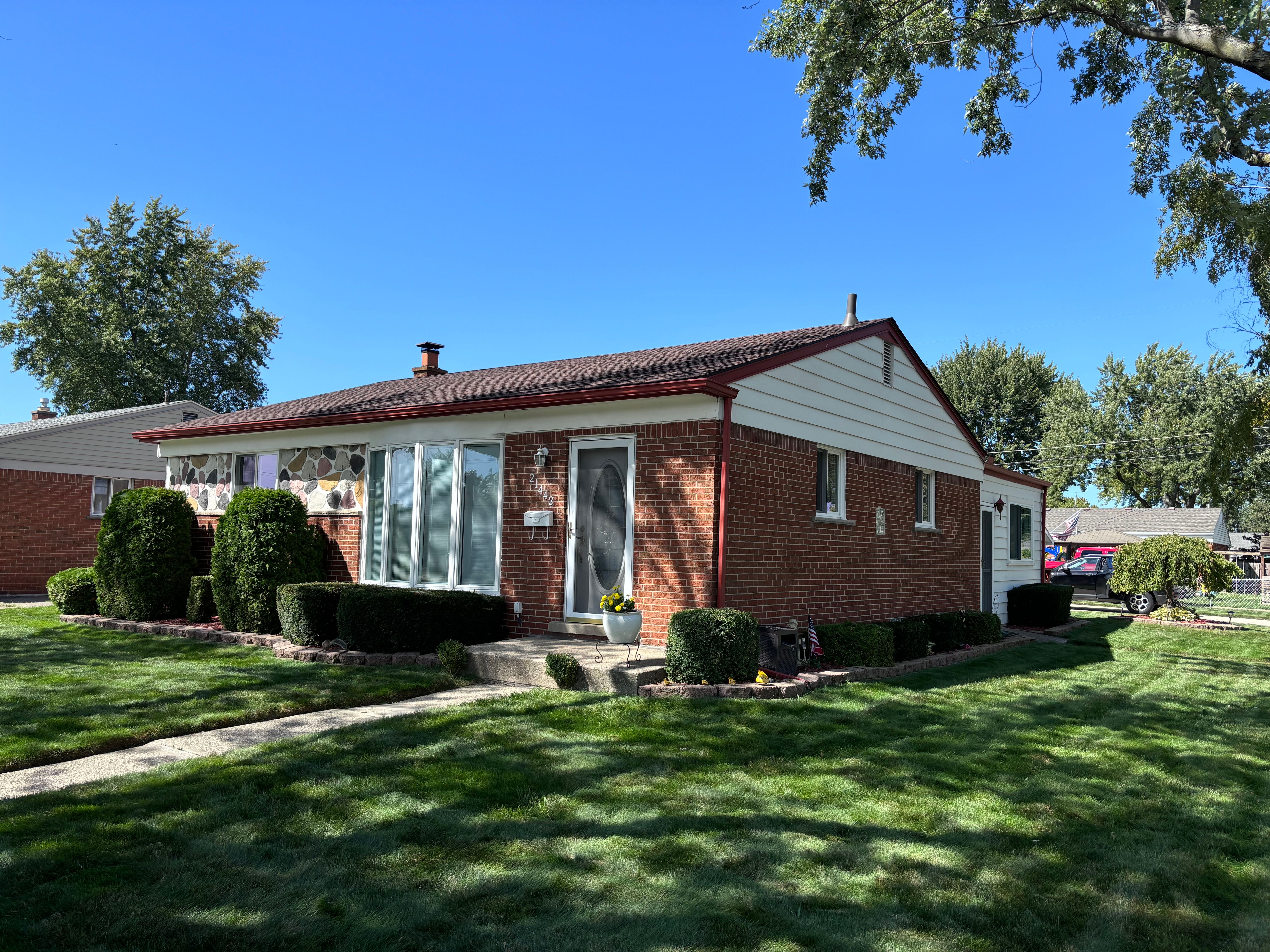 Parkway St, Saint Clair Shores, MI 48082