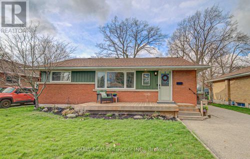 32 Ravine Drive, Cambridge, ON, N1R2W7 | Card Image