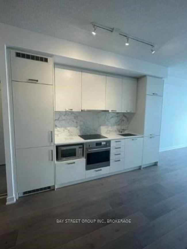 07 - 38 Honeycrisp Cres, Condo with 1 bedrooms, 1 bathrooms and 1 parking in Concord ON | Image 4