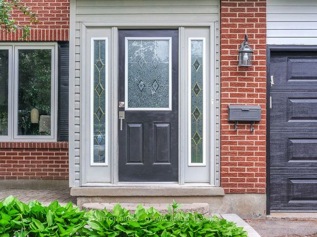 1112 St Germain Cres, House other with 4 bedrooms, 2 bathrooms and 2 parking in Orleans ON | Image 4
