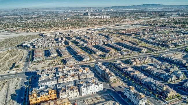 639 Grey Saker St, Townhouse with 4 bedrooms, 4 bathrooms and null parking in Las Vegas NV | Image 57