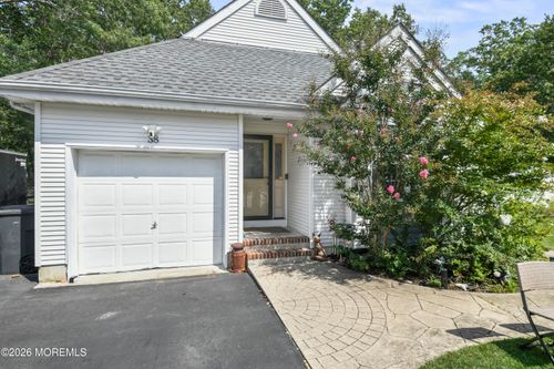 38 Edna Ct, Toms River, NJ, 08755-4977 | Card Image
