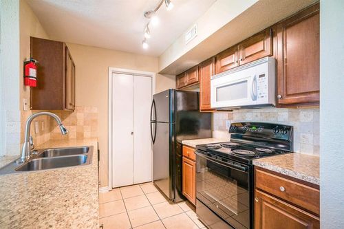 apt-63-3900 Woodchase Dr, Houston, TX, 77042-5826 | Card Image