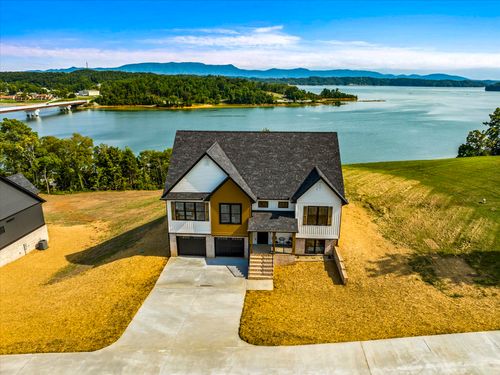 415 Hampton Way, Dandridge, TN, 37725-3015 | Card Image