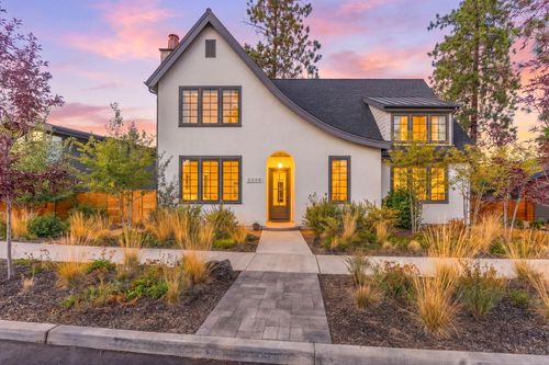 3068 Nw Blodgett Way, Bend, OR, 97703-2296 | Card Image