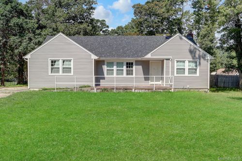1987 William Floyd Pkwy, Ridge, NY, 11961-2702 | Card Image