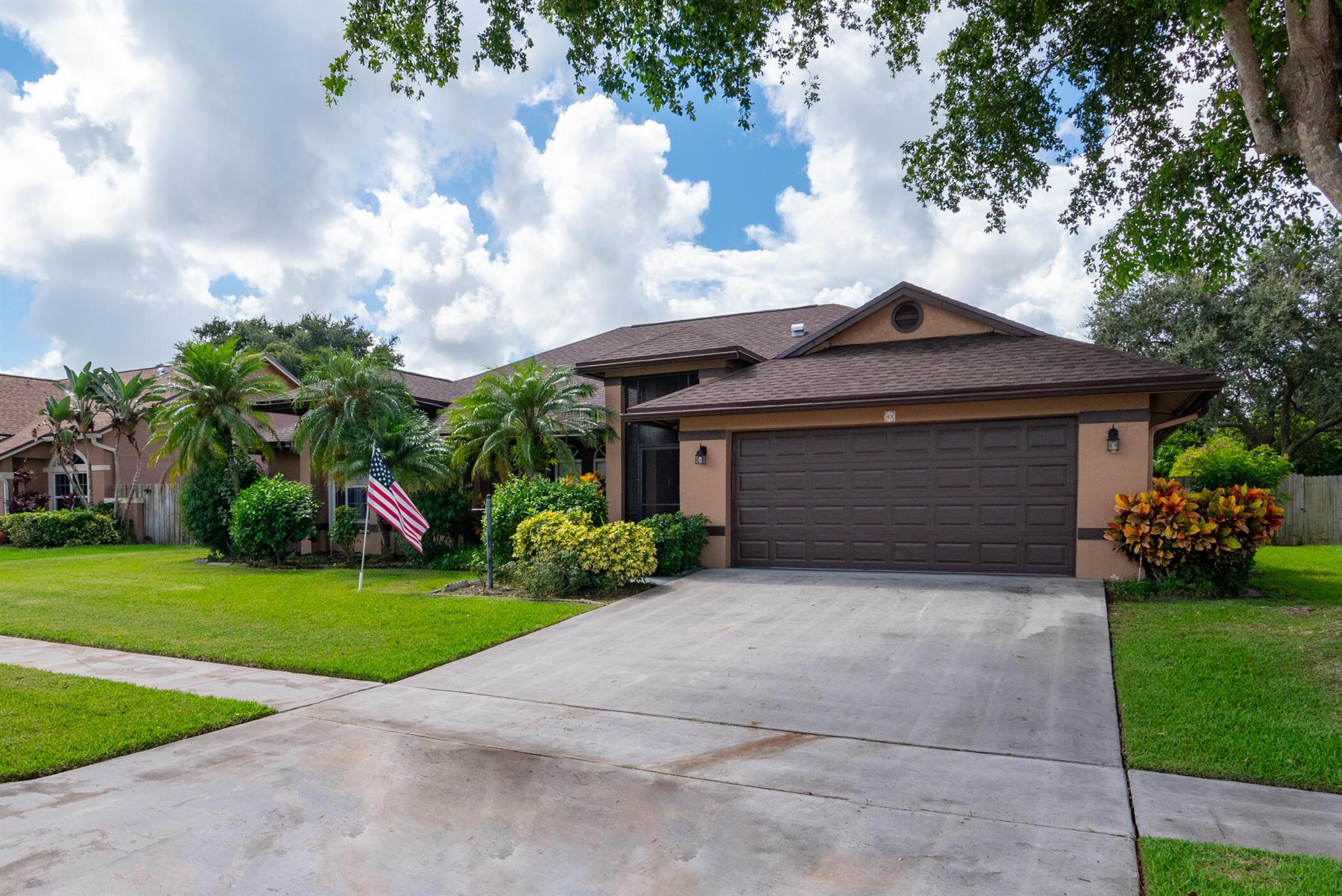 Queens Ln, Royal Palm Beach, FL 33411