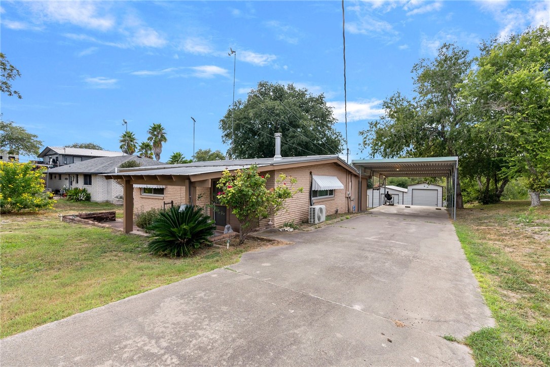 Vista Dr, Sandia, TX 78383