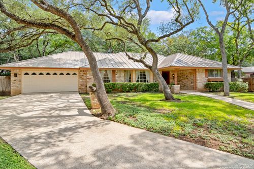 103 Vuewood St, Castle Hills, TX, 78213-2133 | Card Image