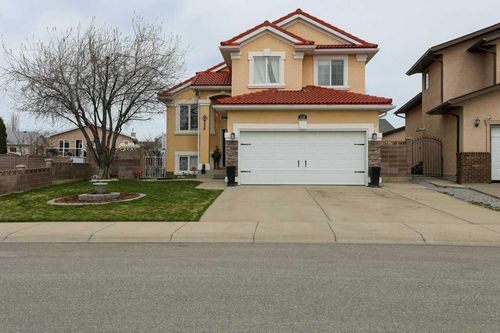 138 Cougar Road N, Home with 5 bedrooms, 3 bathrooms and 4 parking in Lethbridge AB | Card Image