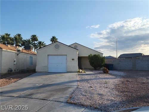 733 Carlos Julio Ave, North Las Vegas, NV, 89031-7922 | Card Image