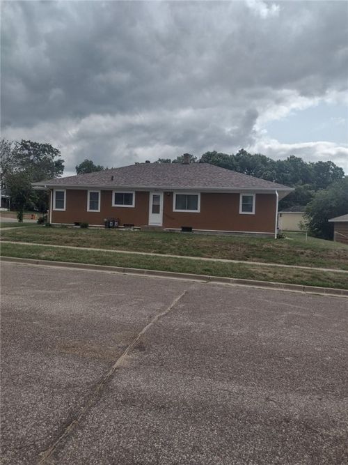 403 Grove St, Eau Claire, WI, 54701-3732 | Card Image