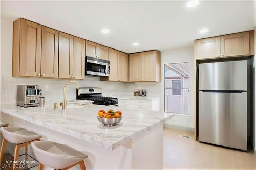 2885 Humboldt Ct, Las Vegas, NV, 89142-2613 | Card Image