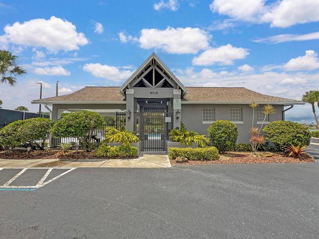 5900 - 5900 S Golden Beauty Ln, Condo with 3 bedrooms, 3 bathrooms and null parking in Tamarac FL | Image 37