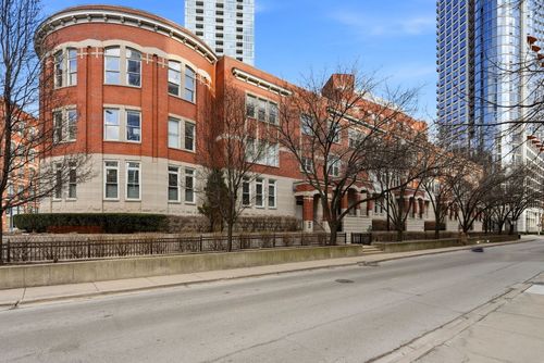 g-501 N Kingsbury St, Chicago, IL, 60654-3882 | Card Image