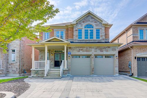 881 Memorial Cir, Newmarket, ON, L3X0A8 | Card Image