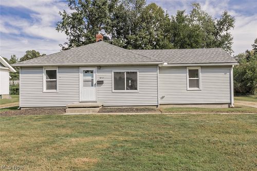 853 Cherokee Trl, Willoughby, OH, 44094-7206 | Card Image