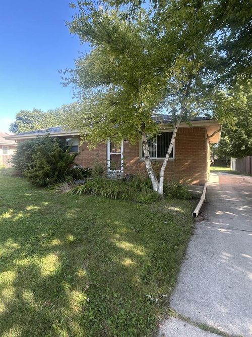 2840 E Bottsford Avenue, Saint Francis, WI, 53235 | Card Image