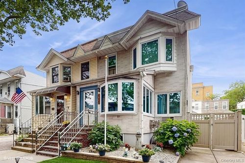 77-52 76th St, Glendale, NY, 11385-8239 | Card Image