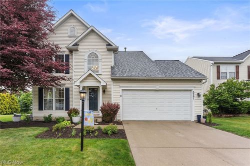 5291 Stonehurst Dr, Brunswick, OH, 44212-6228 | Card Image