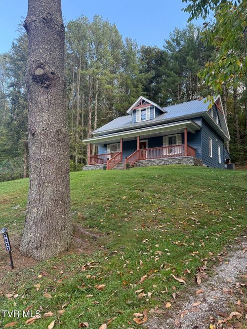 2622 Shawnee Ave E, Big Stone Gap, VA, 24219-3756 | Card Image