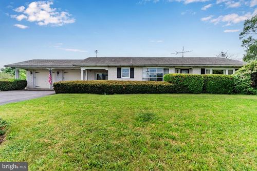 112 Opossum Lake Rd, CARLISLE, PA, 17015-7725 | Card Image