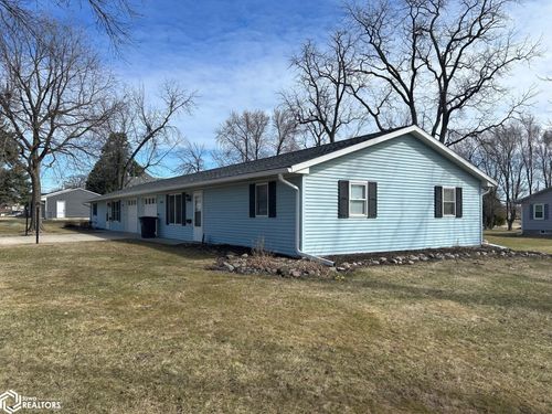 324 S Washington Ave, Eagle Grove, IA, 50533-2317 | Card Image