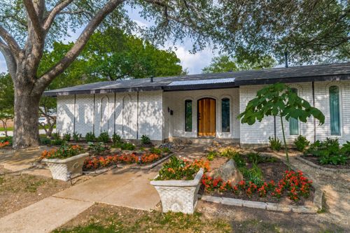 9038 Flicker Ln, Dallas, TX, 75238-3209 | Card Image