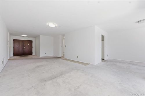 314-99 S Park Avenue, Hempstead, NY, 11570 | Card Image