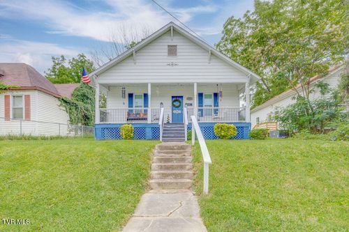 711 E Fairview Ave, Johnson City, TN, 37601-4119 | Card Image