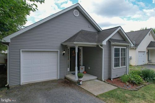 38 Gayton Ln, INWOOD, WV, 25428-4459 | Card Image