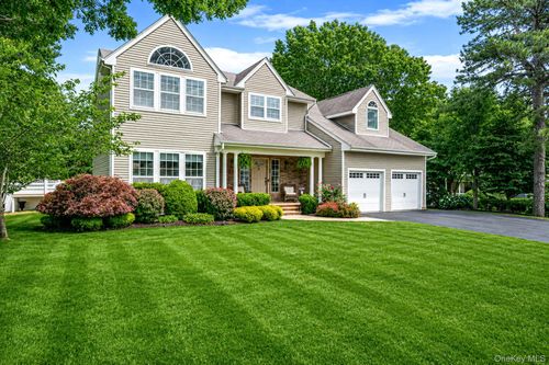 20 Hancock Ct, South Setauket, NY, 11720-4611 | Card Image