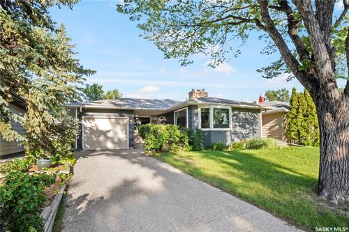 3531 Queen St, Regina, SK, S4S2G1 | Card Image