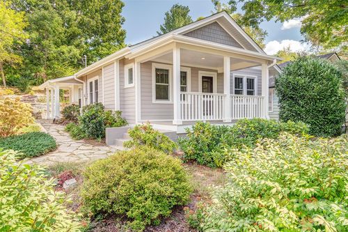11 Temple Ave, Asheville, NC, 28804-2541 | Card Image