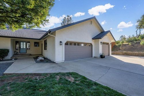 15189 Mountain Shadows Dr, Redding, CA, 96001-9544 | Card Image