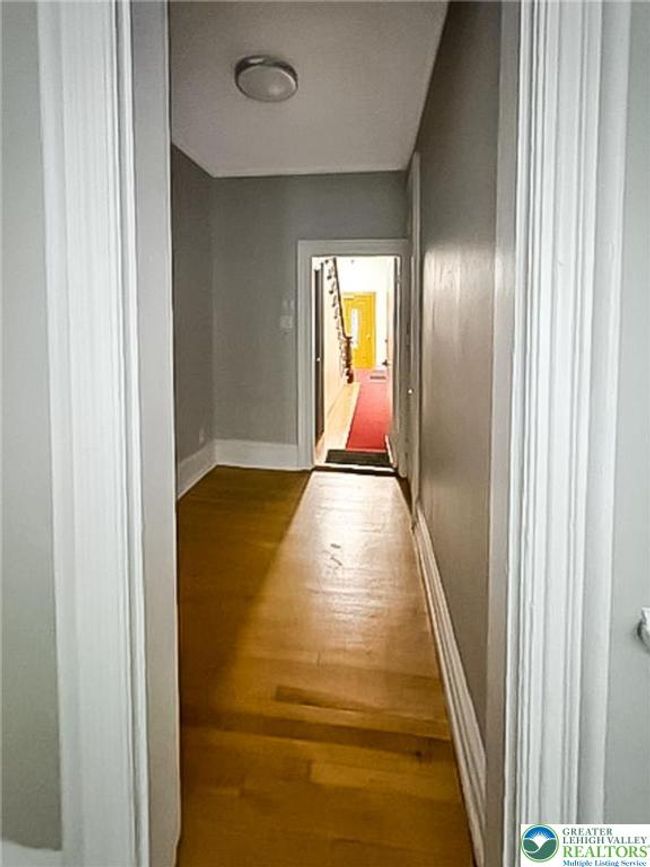 Rear apt-entrance hall | Image 25