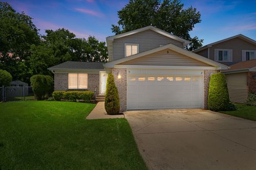5 Oriole Ct, Woodridge, IL, 60517-1851 | Card Image