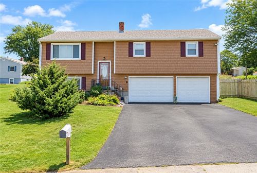 97 Anson Rd, Portsmouth, RI, 02871-3207 | Card Image