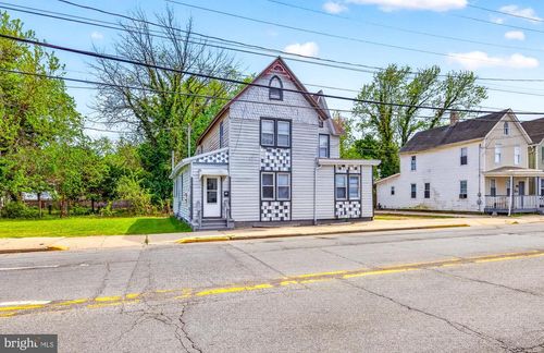 214 W Division St, DOVER, DE, 19904-3227 | Card Image