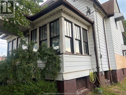22 Park Ave W, Chatham, ON, N7M1V9 | Card Image