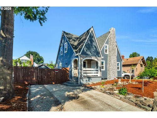 2011 Myrtle Ave Ne, Salem, OR, 97301-7237 | Card Image