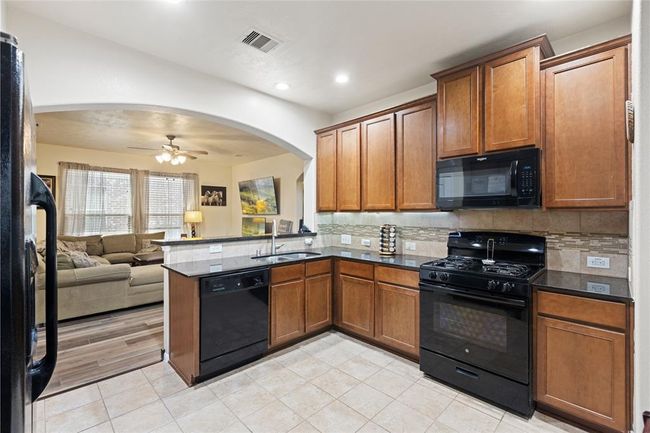 13610 Spectacled Bear Ln, House other with 5 bedrooms, 4 bathrooms and 2 parking in Crosby TX | Image 14